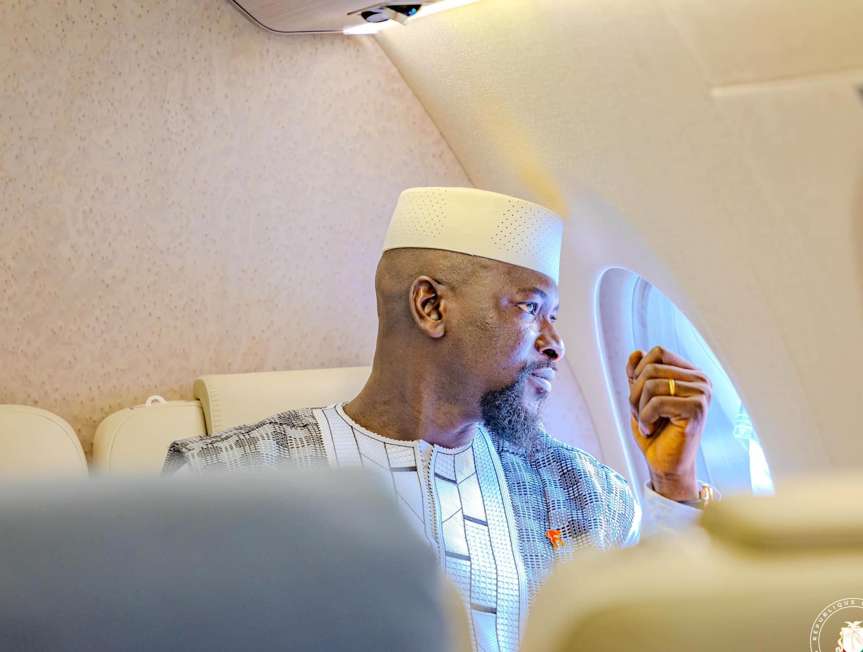 Depuis le sommet de l’UA, Doumbouya n’est pas rentré en Guinée