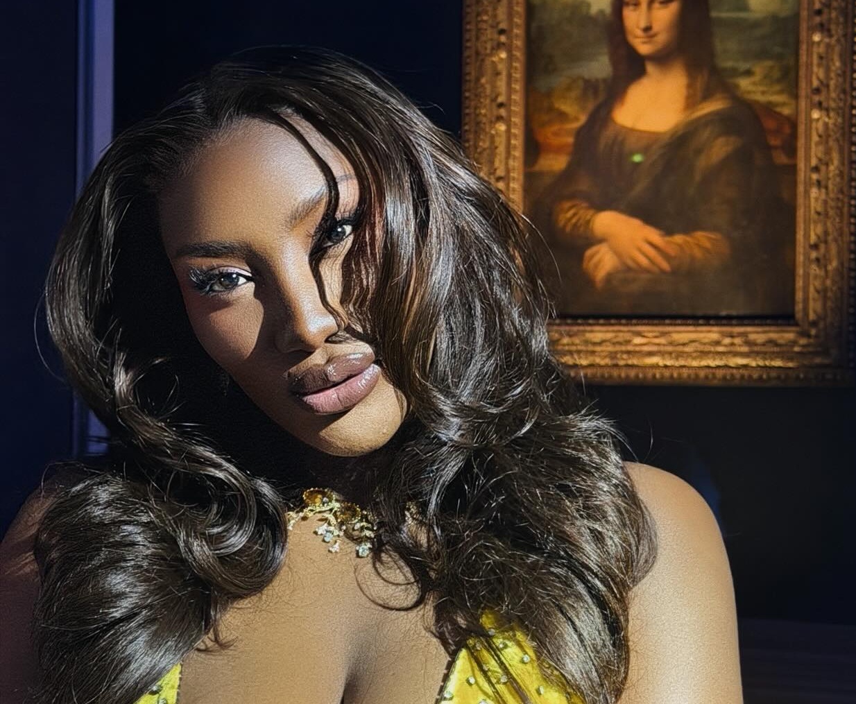 Aya Nakamura, reine des clips viraux et des scènes mondiales