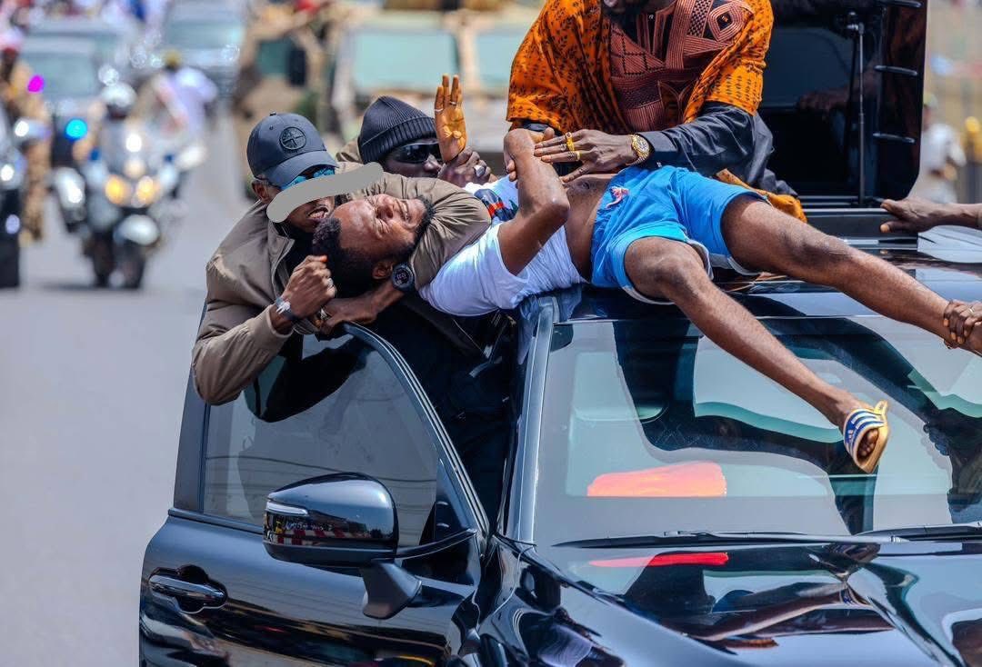 Incident avec un jeune homme : Mamadi Doumbouya contraint d’intervenir face à sa garde