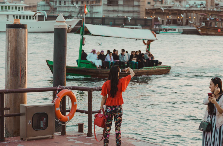 Les forces armées iraniennes appellent les habitants des Emirats à s'écarter des ports