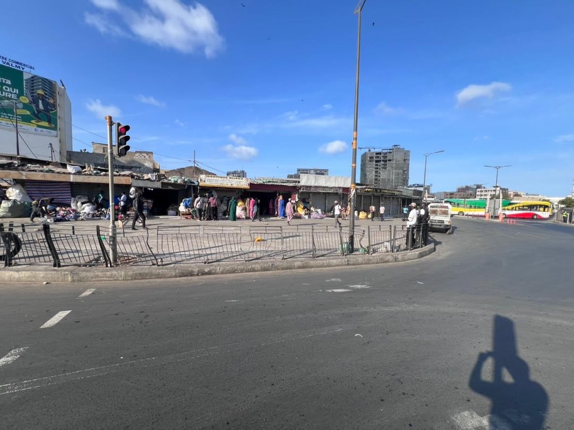 Dakar : le ministre de l'intérieur, Me Bamba Cissé félicite les commerçants de Petersen pour leur civisme