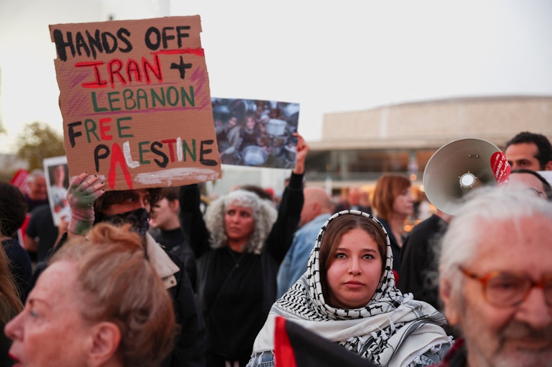 Moyen Orient : Des milliers d'Israéliens défilent pour manifester contre la guerre avec l'Iran