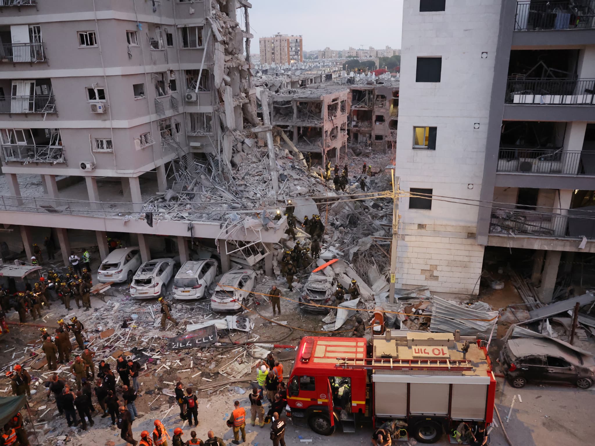 Israël : un missile iranien détruit un immeuble à Haïfa, trois personnes portées disparues