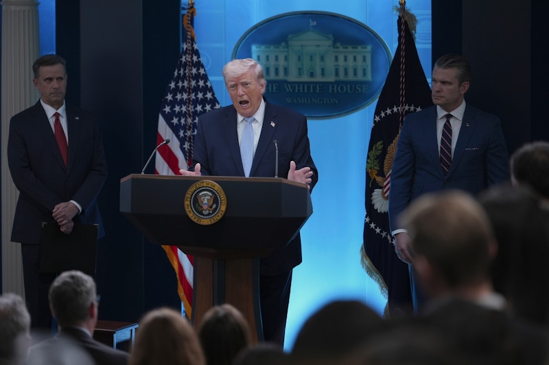 Trump menace la presse : « Donnez-nous les documents ou vous irez en prison »