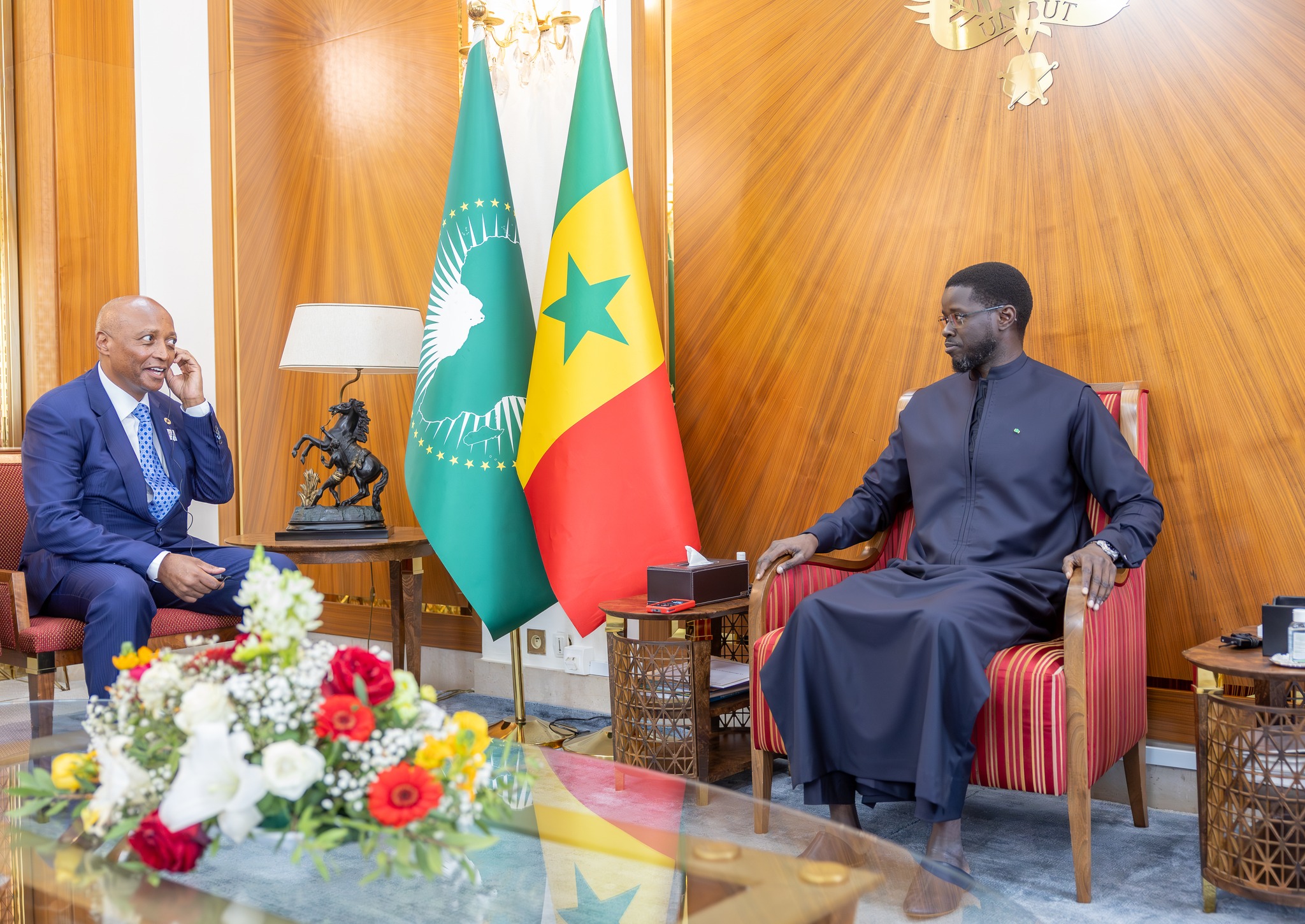 Audience au Palais : le Président Bassirou Diomaye Faye échange avec le patron de la CAF
