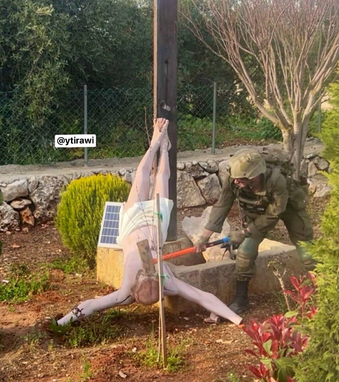 Sud-Liban : un soldat israélien a été photographié en train de détruire une statue de Jésus