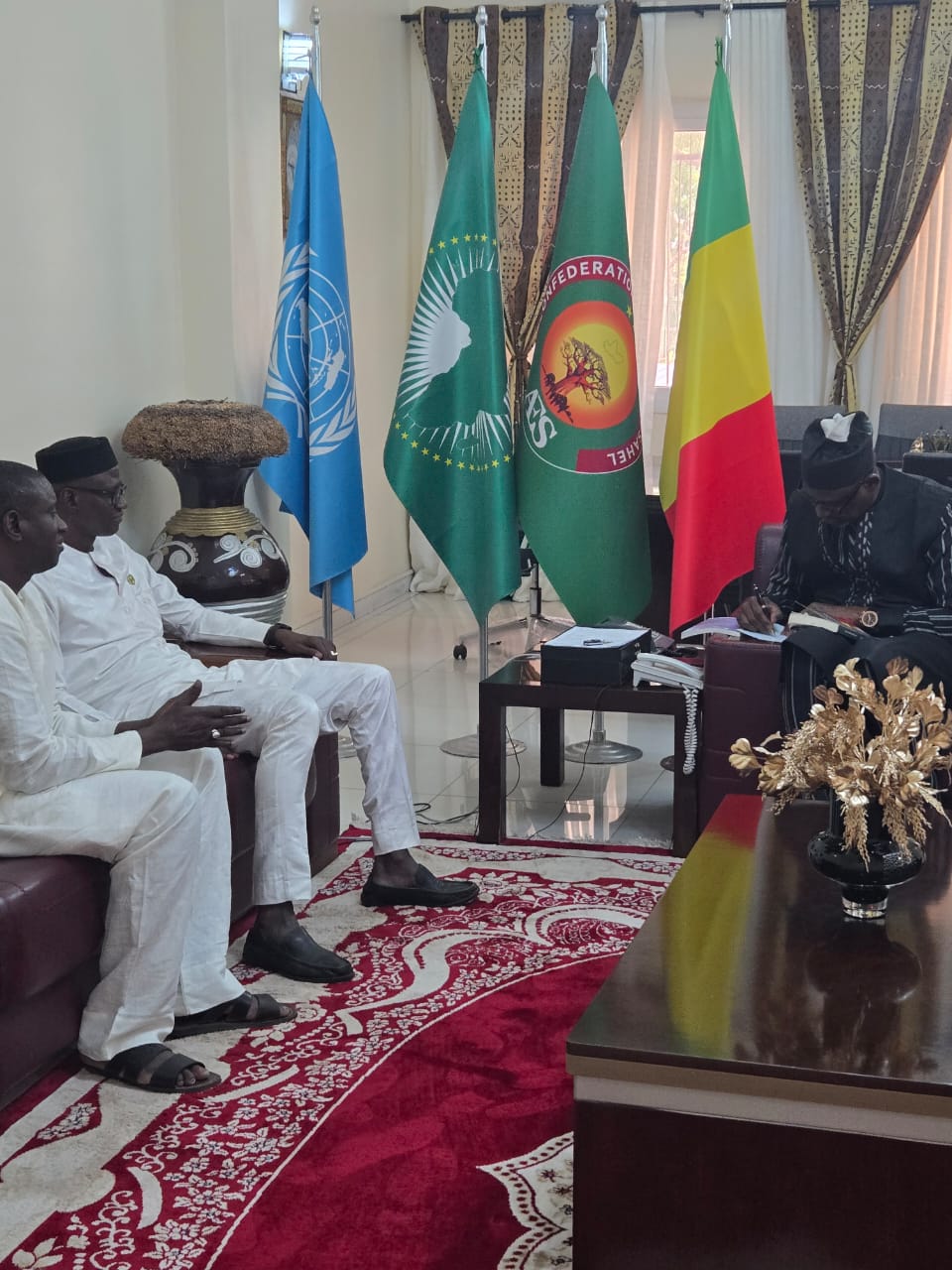 Diplomatie économique : Bamba Touré rencontre le ministre Abdoulaye Diop à Bamako