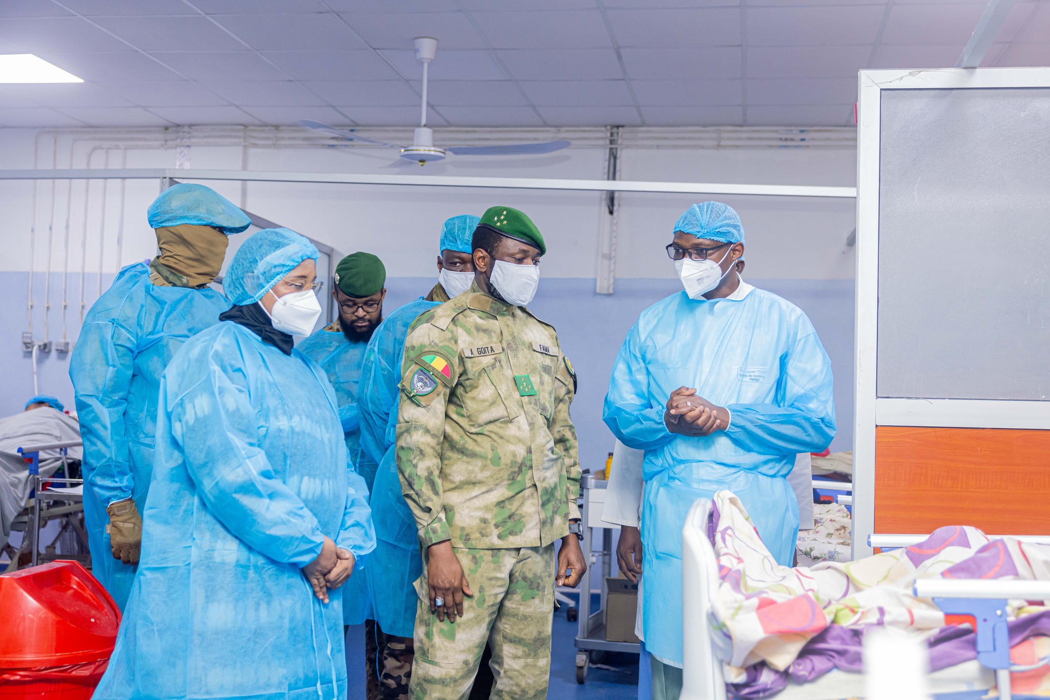 Mali : Assimi Goïta au chevet des blessés