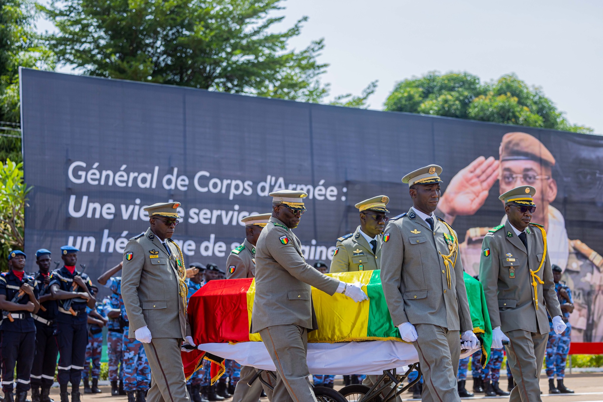 Mali : Assimi Goïta préside les funérailles nationales de Sadio Camara