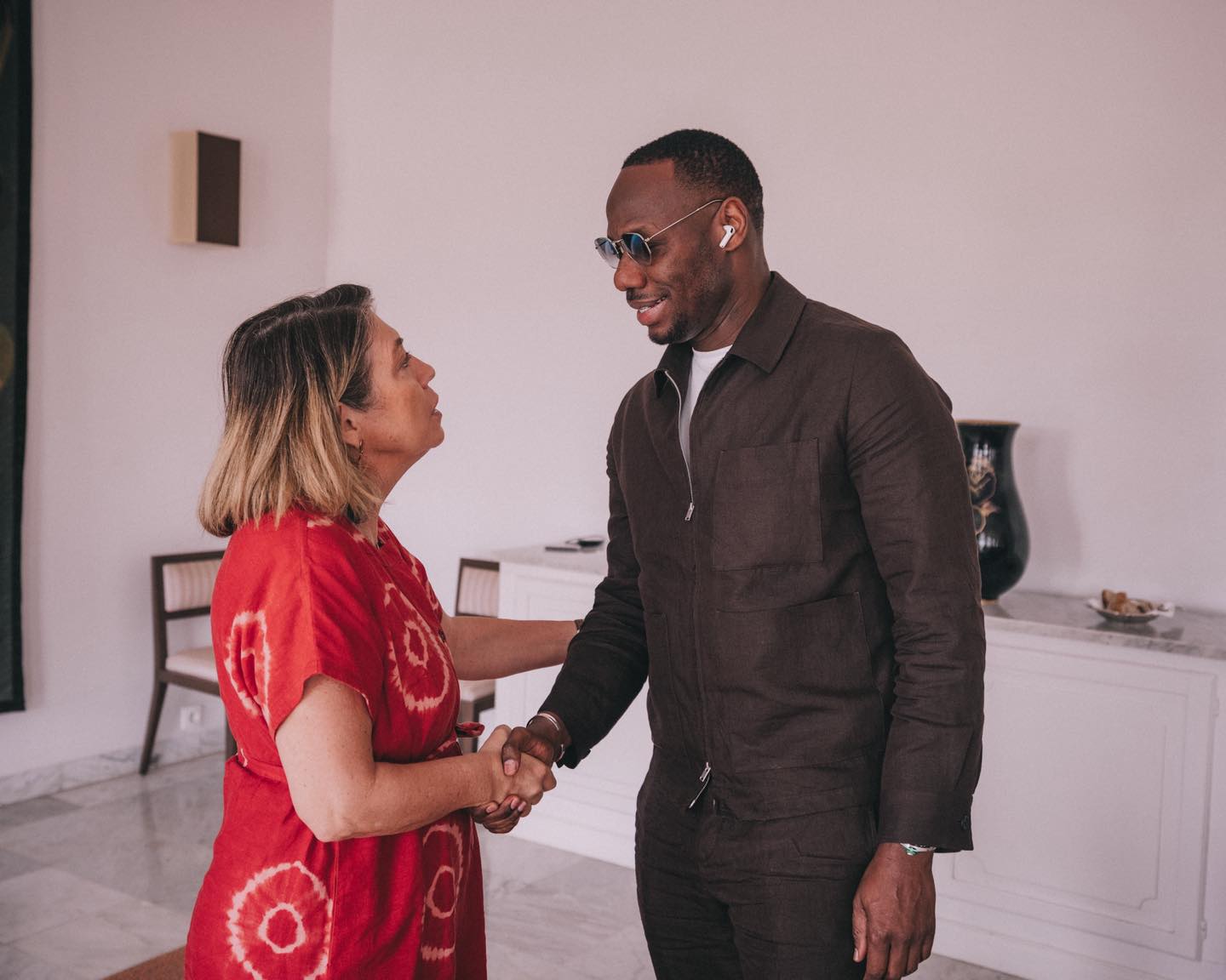 France–Sénégal : le match commence hors terrain, Pape Thiaw rencontre la diplomate Christine Fages