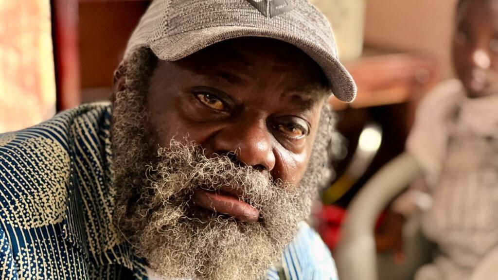 Cameroun : un journaliste réputé laisse pousser sa barbe tant que son pays n’a pas de nouveau gouvernement