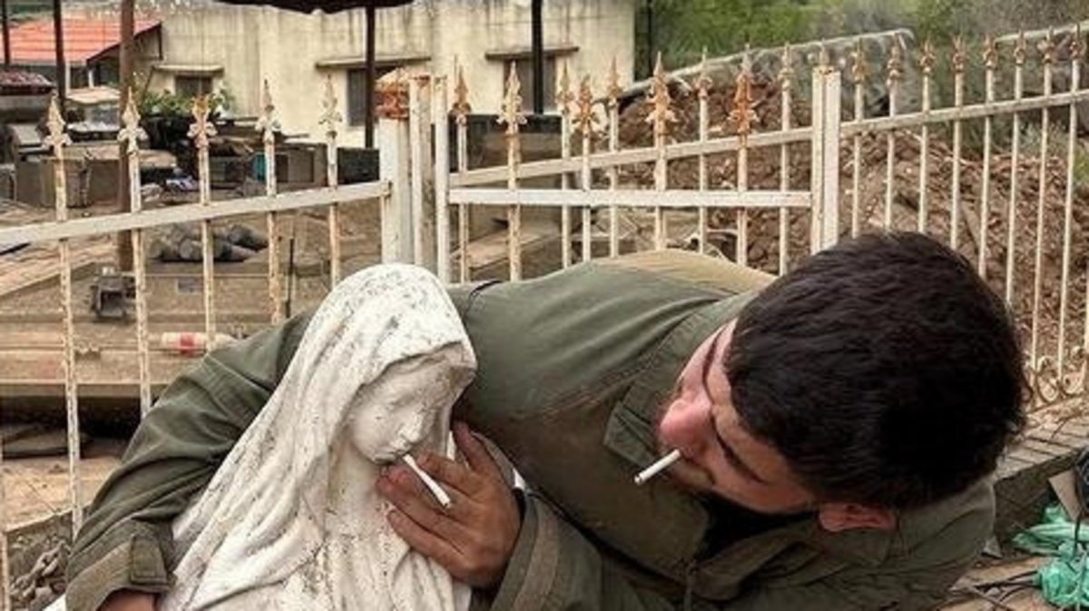 Sud-Liban : une photo d’un soldat israélien profanant une statue de la Vierge suscite l’indignation