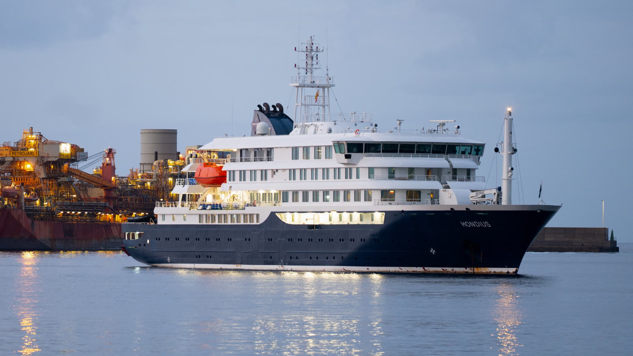 Canaries : inquiétude et colère après l’arrivée du bateau touché par un foyer d’hantavirus