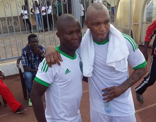 Elhadj Diouf et sa bouteille d'eau en pleine journée de ramadan !