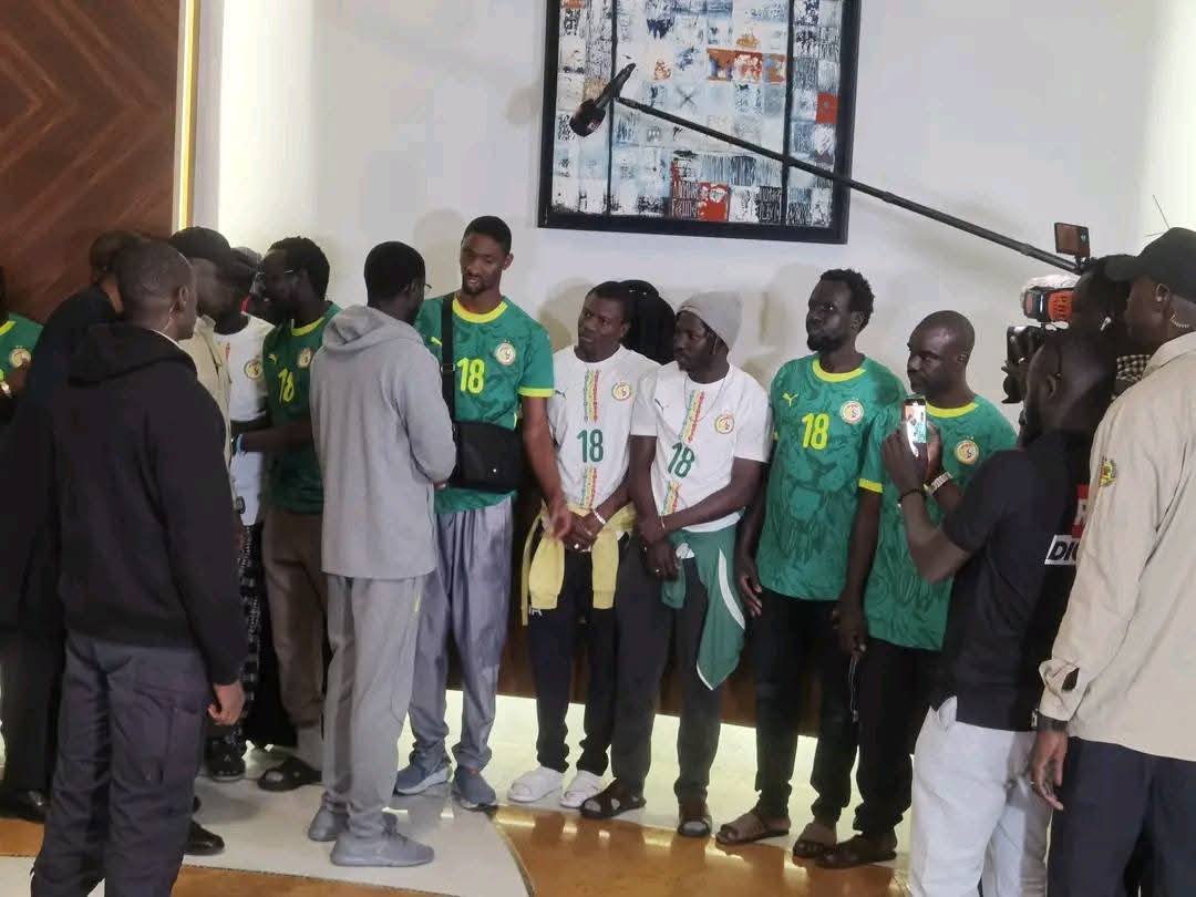 Sénégal : les 15 supporters libérés au Maroc accueillis par Diomaye Faye à l’AIBD