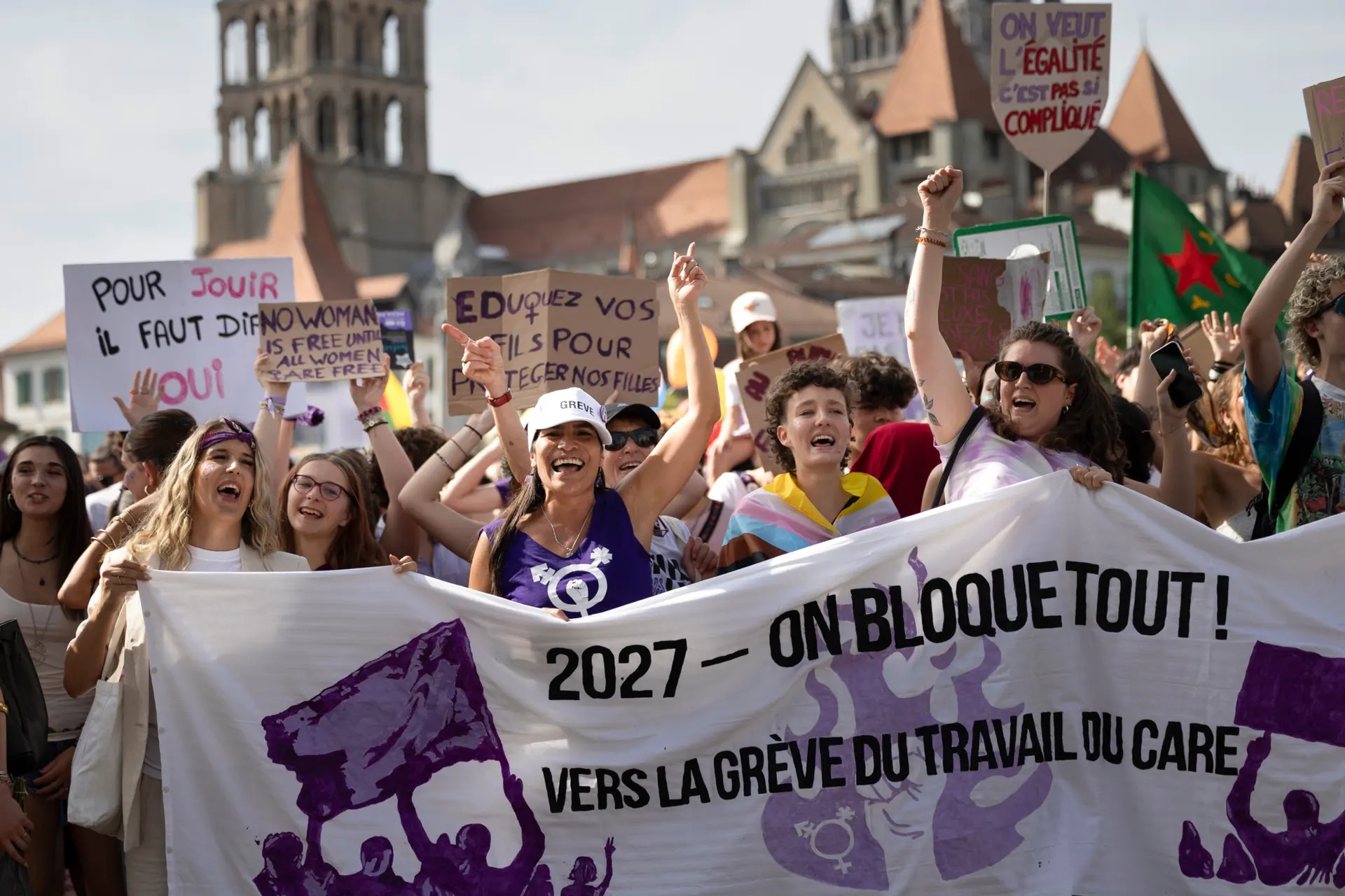 Suisse : des milliers de personnes mobilisées à Lausanne pour la Grève féministe