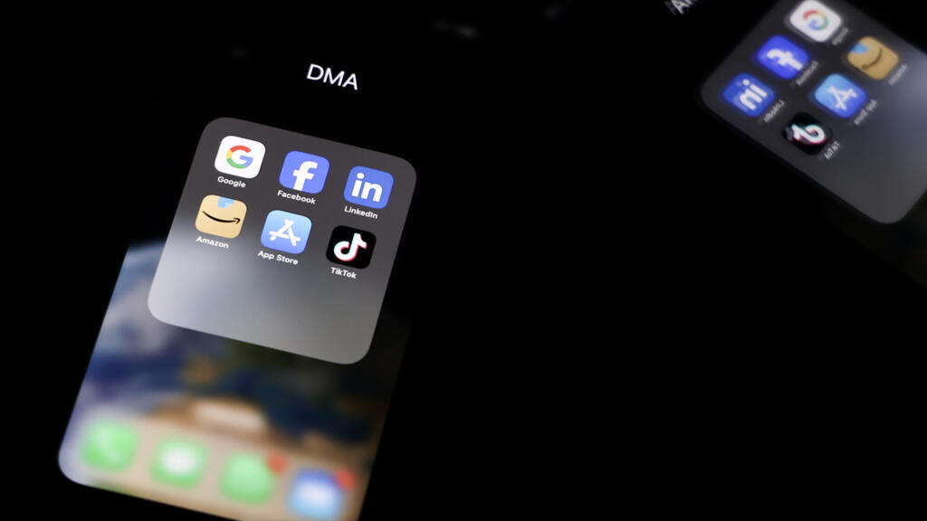 Émirats arabes unis : les réseaux sociaux interdits aux moins de 15 ans
