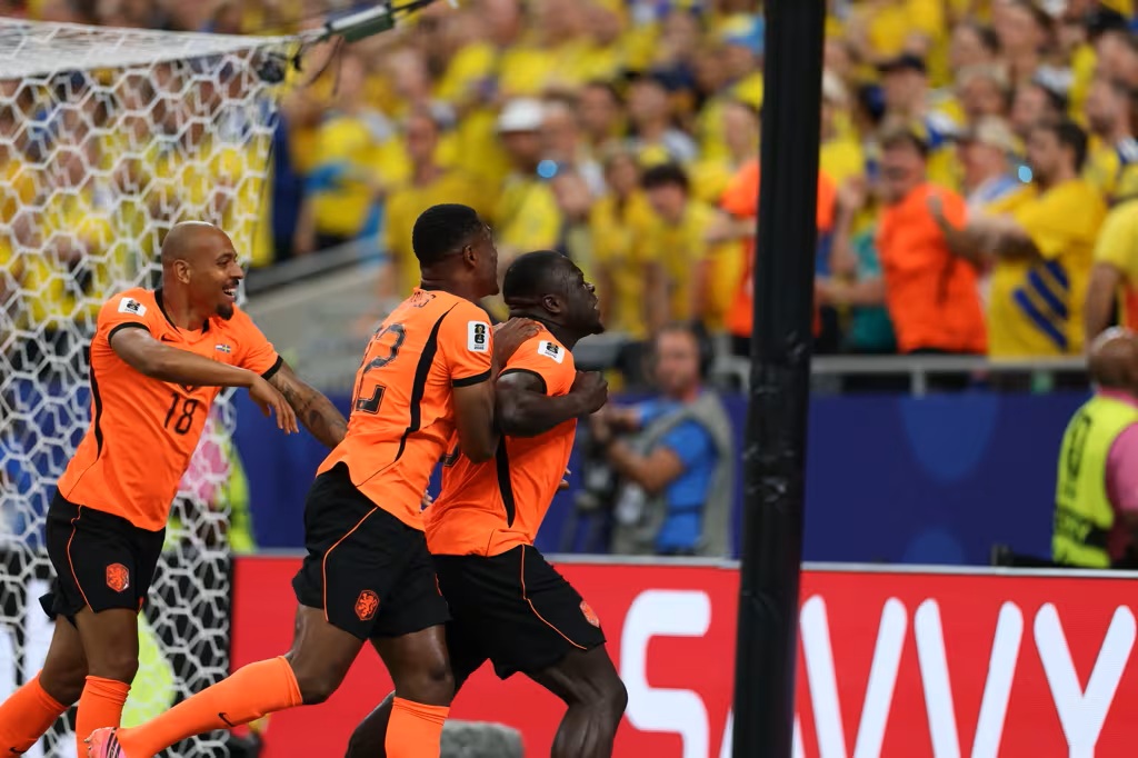 Pays-Bas 5-1 Suède : les Oranje frappent fort et se rapprochent des 16es