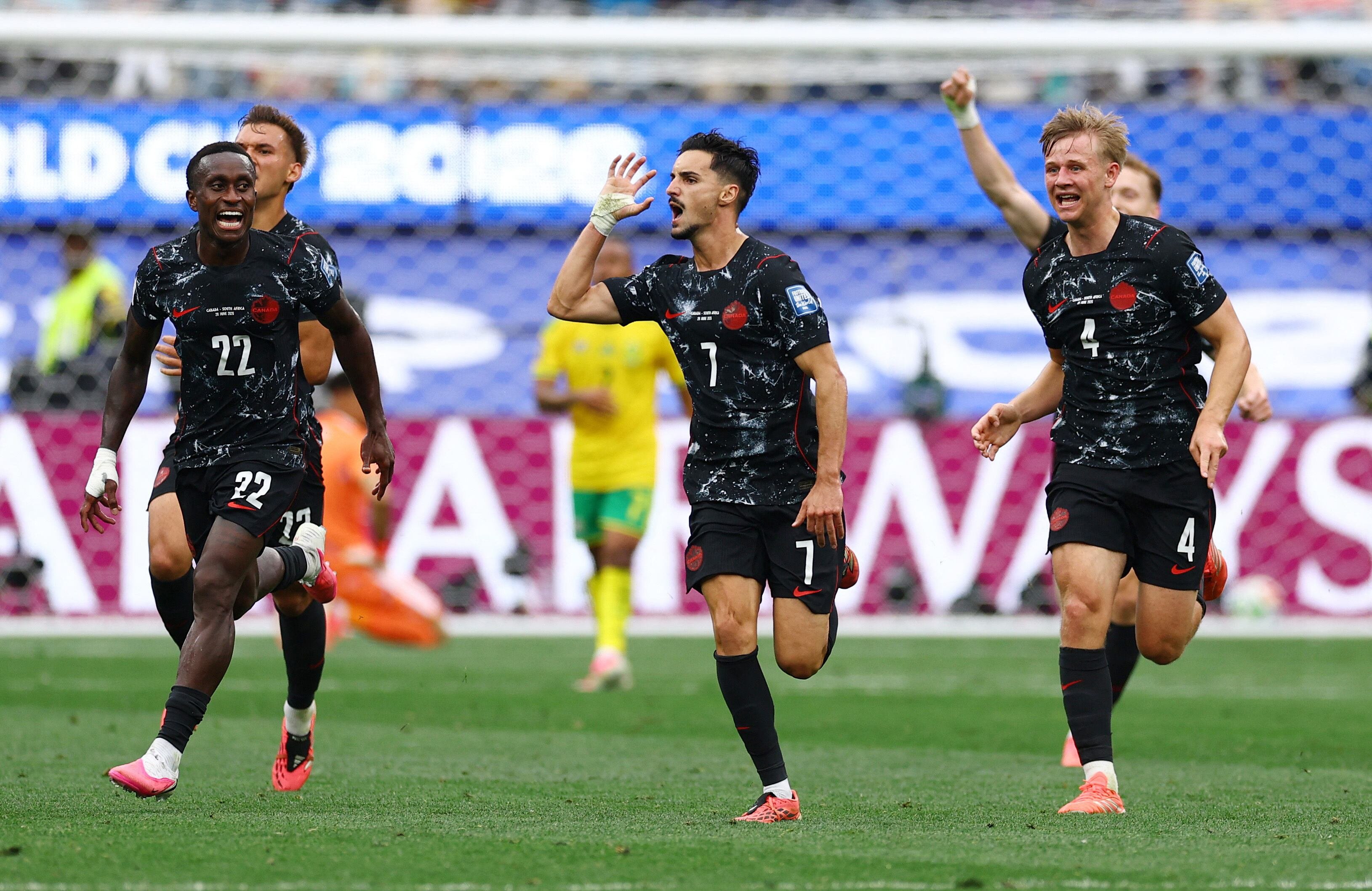 Mondial 2026 : le Canada devient le premier pays qualifié pour les huitièmes de finale après son succès face à l’Afrique du Sud (1-0)