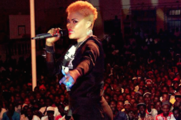 Cachez ce corps de Déesse Major que je ne saurais voir !