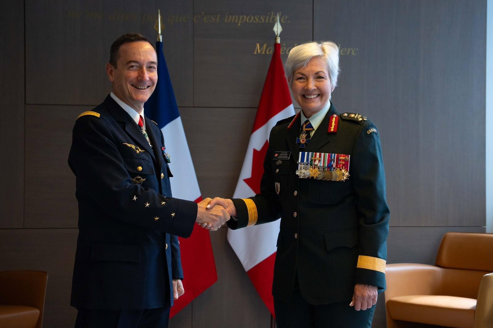 Ukraine, Iran, sécurité : la France et le Canada approfondissent leur coopération militaire