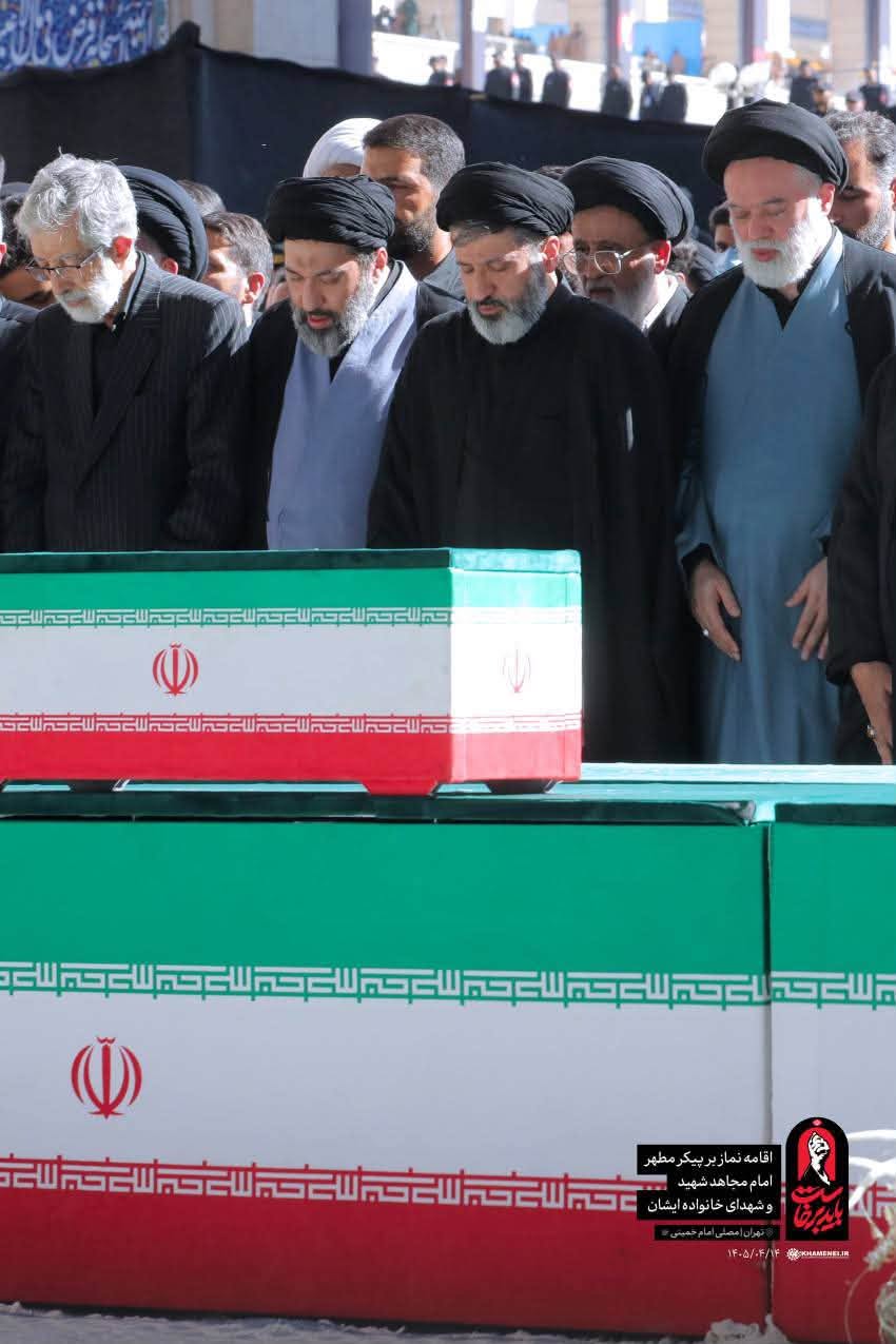 Iran : trois fils d'Ali Khamenei apparaissent publiquement lors de la prière funéraire de leur père