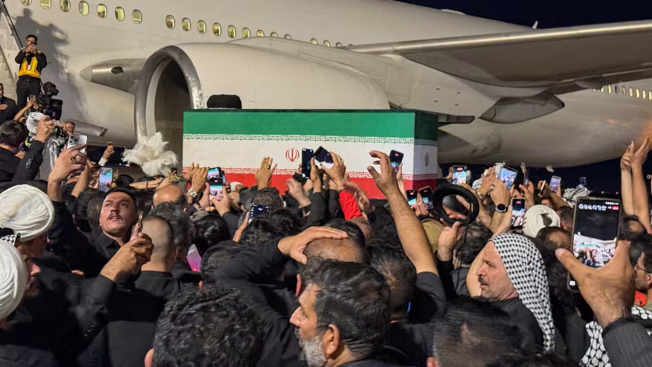 Irak : la dépouille d’Ali Khamenei accueillie à Najaf