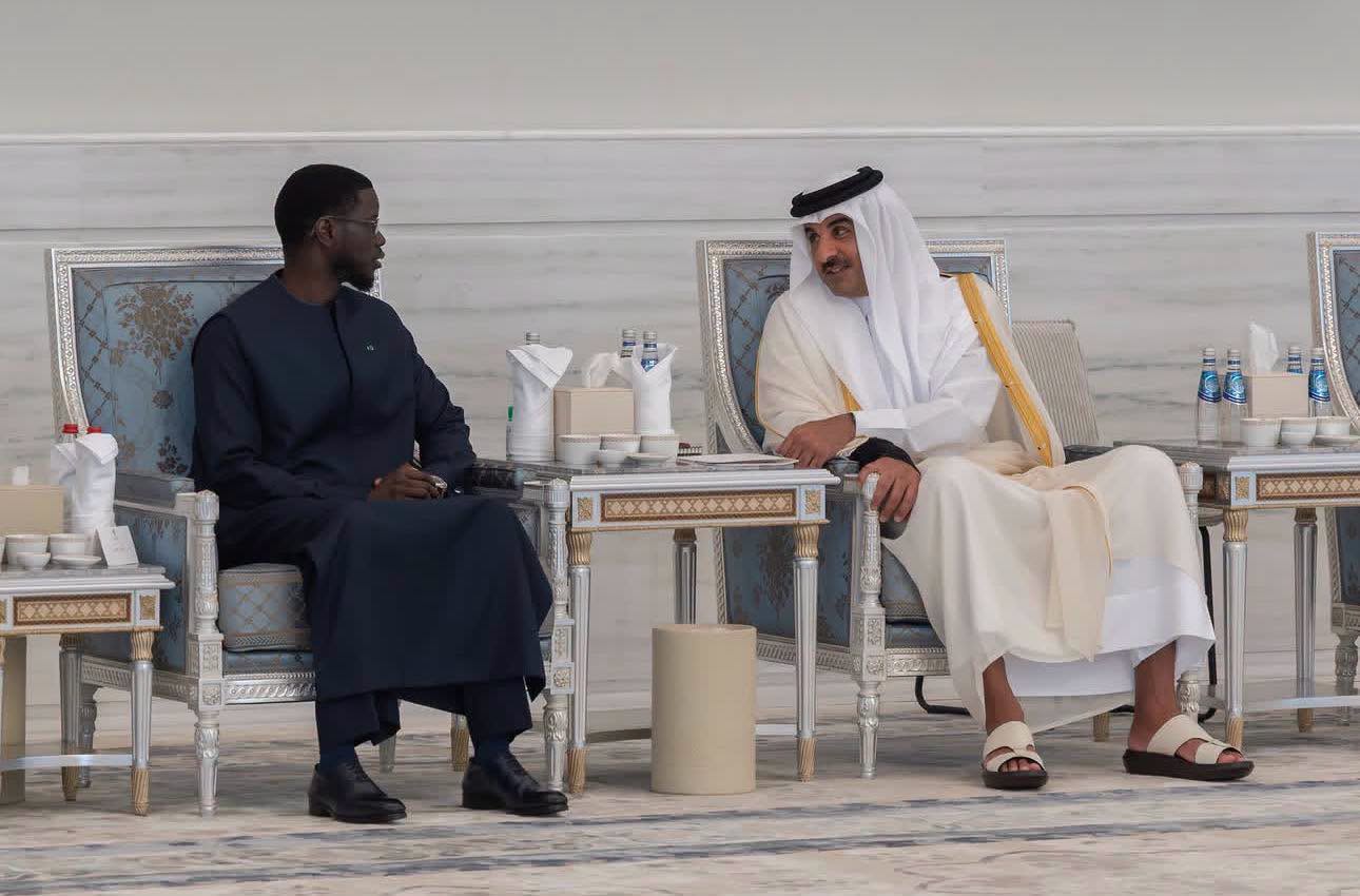 Doha : Bassirou Diomaye Faye présente les condoléances du Sénégal à l’Émir du Qatar