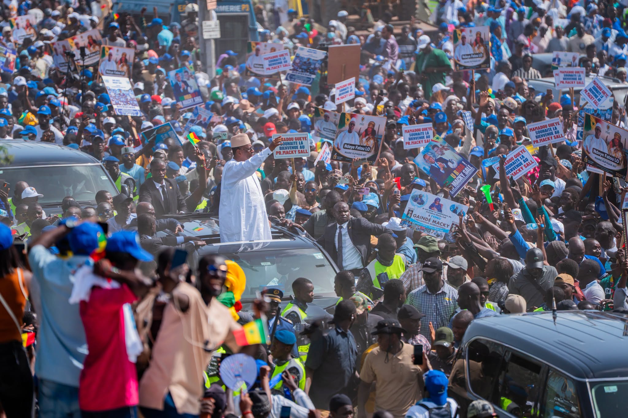 Retour à Dakar : Macky Sall remporte une bataille de communication face à PASTEF