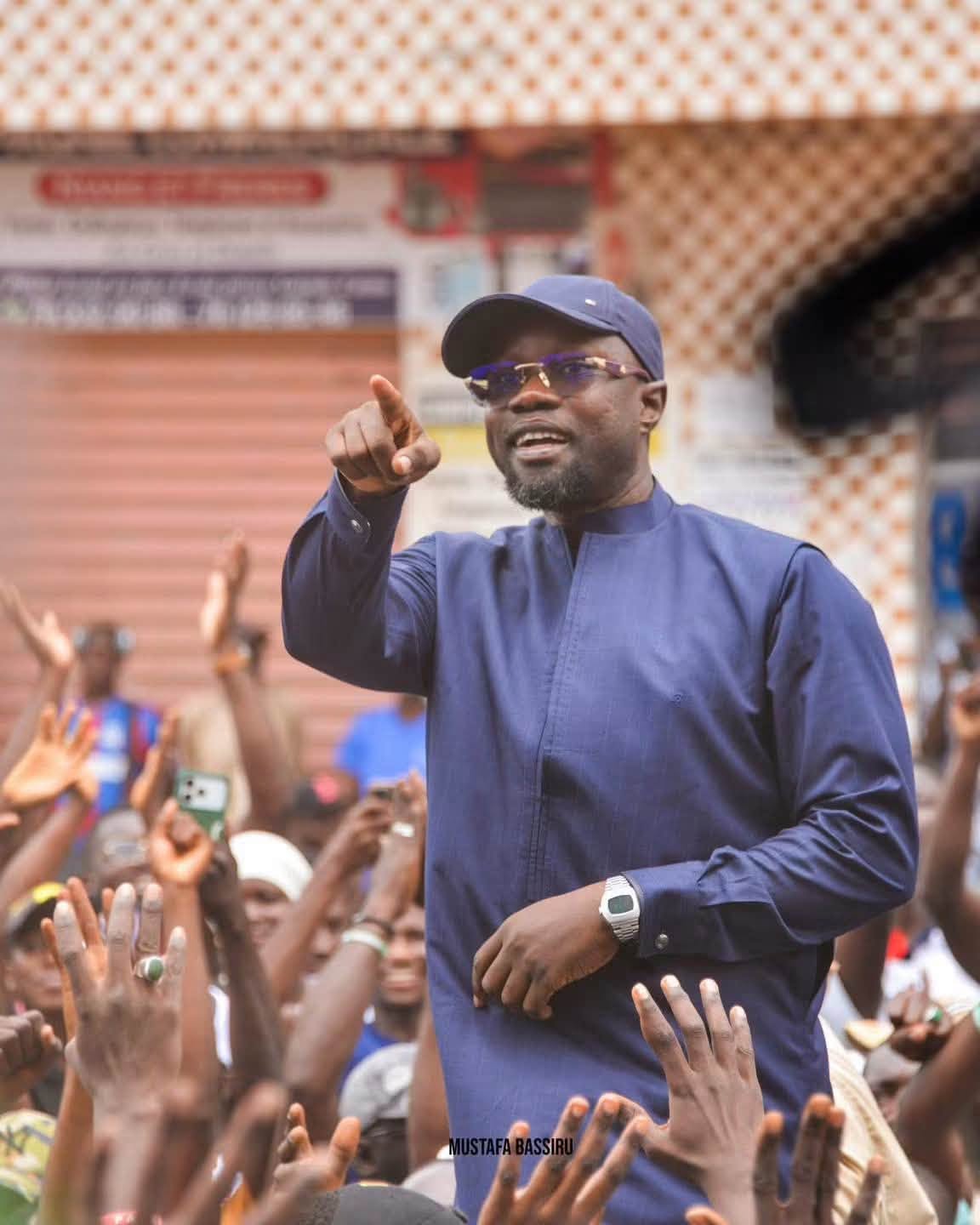Tournée dans la banlieue : un bain de foule pour Ousmane Sonko