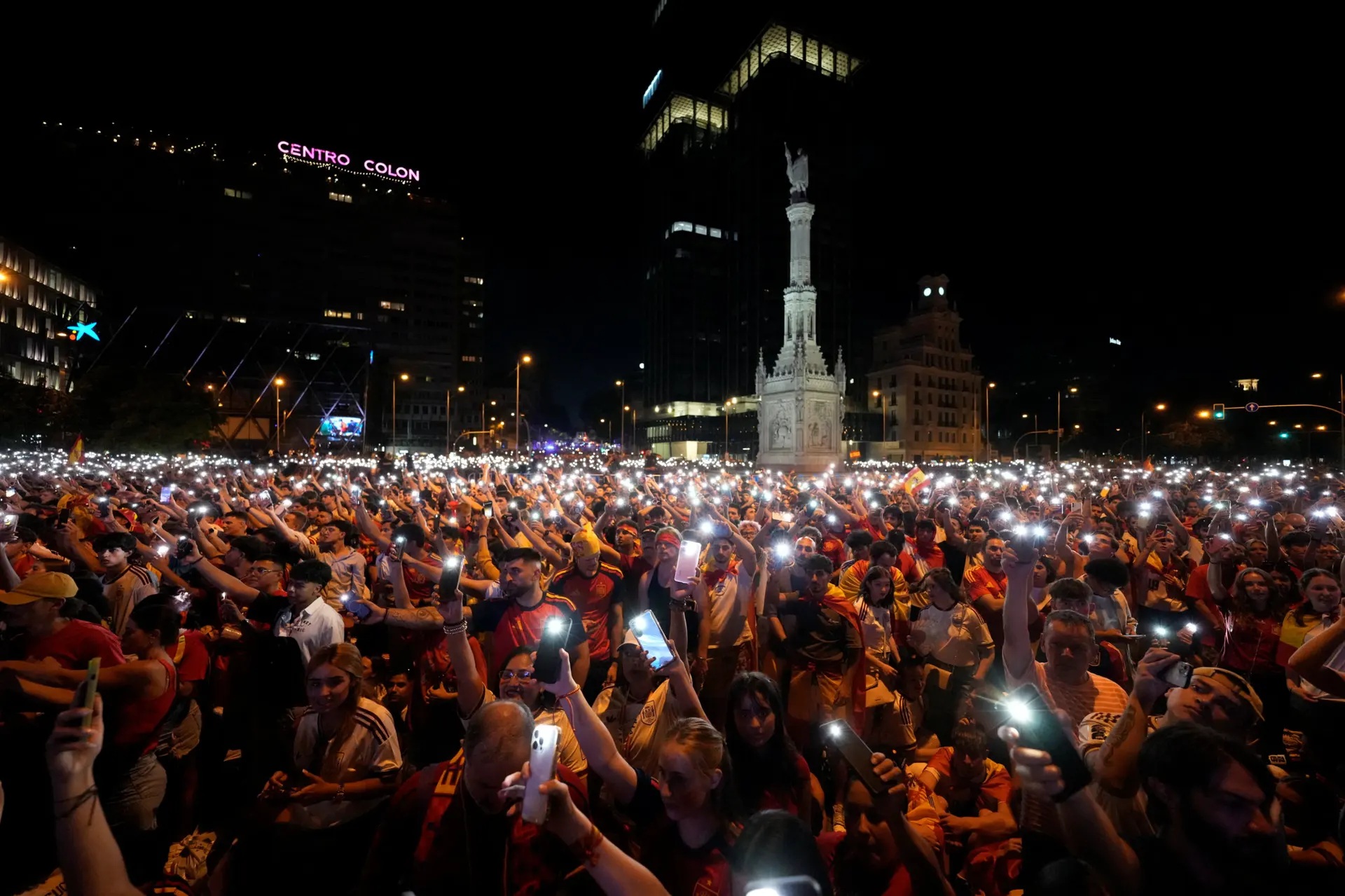 Espagne: plus d'un million de personnes dans les rues de Madrid pour accueillir les champions du monde de football