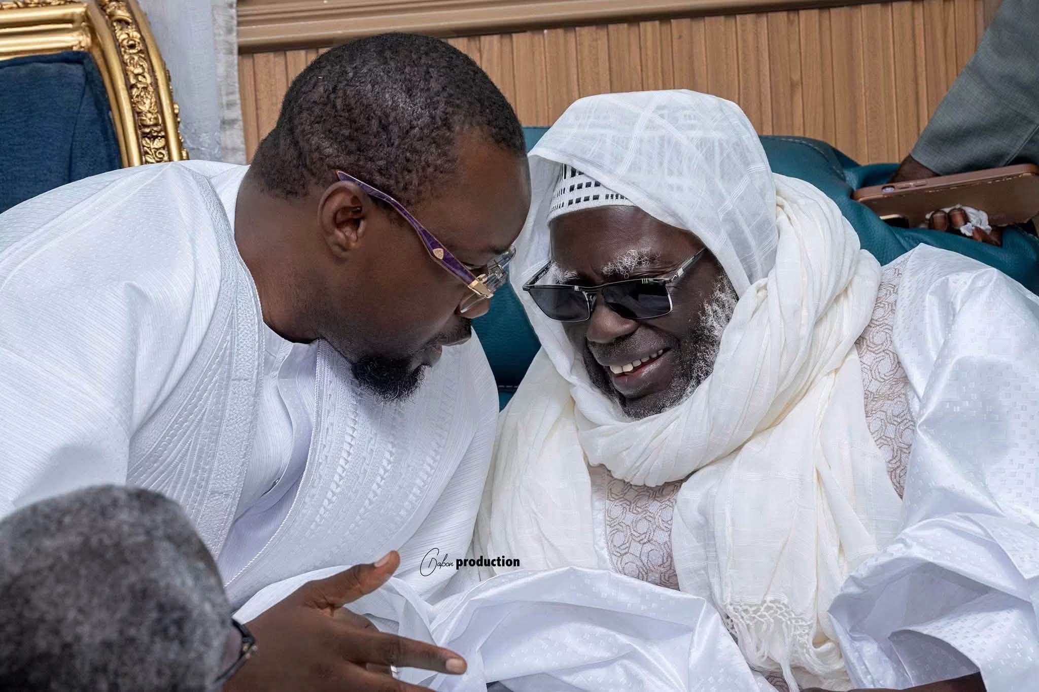 Sonko au Khalife : « Si l’on avait suivi le modèle proposé par Serigne Touba, aujourd’hui, nous n’en serions pas là à empiler les dettes. »