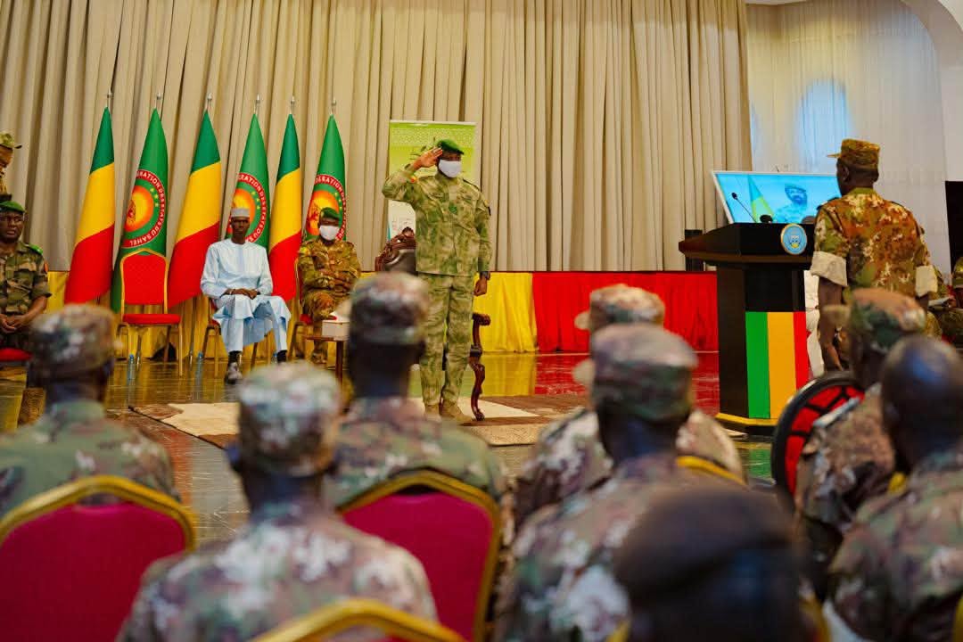 Mali : les 82 militaires libérés reçus par le président de la Transition Assimi Goïta