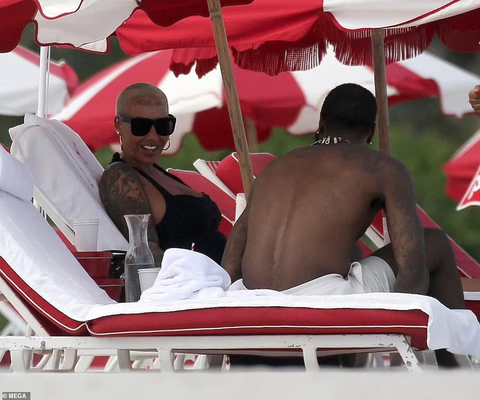Amber Rose : ses révélations sur les hommes plus jeunes enflamment les réseaux sociaux