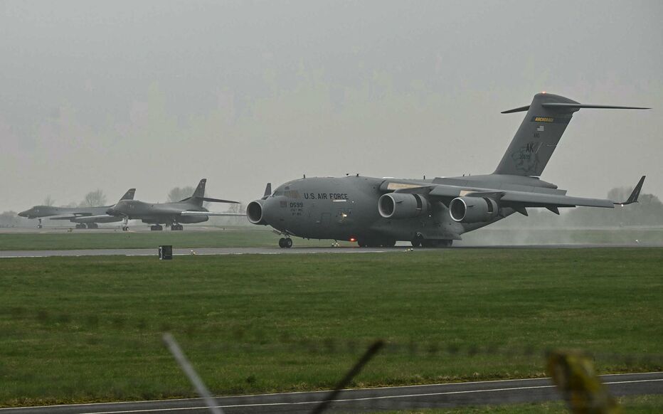 Russie : un avion militaire américain atterrit à Moscou, le patron de la CIA évoqué à bord