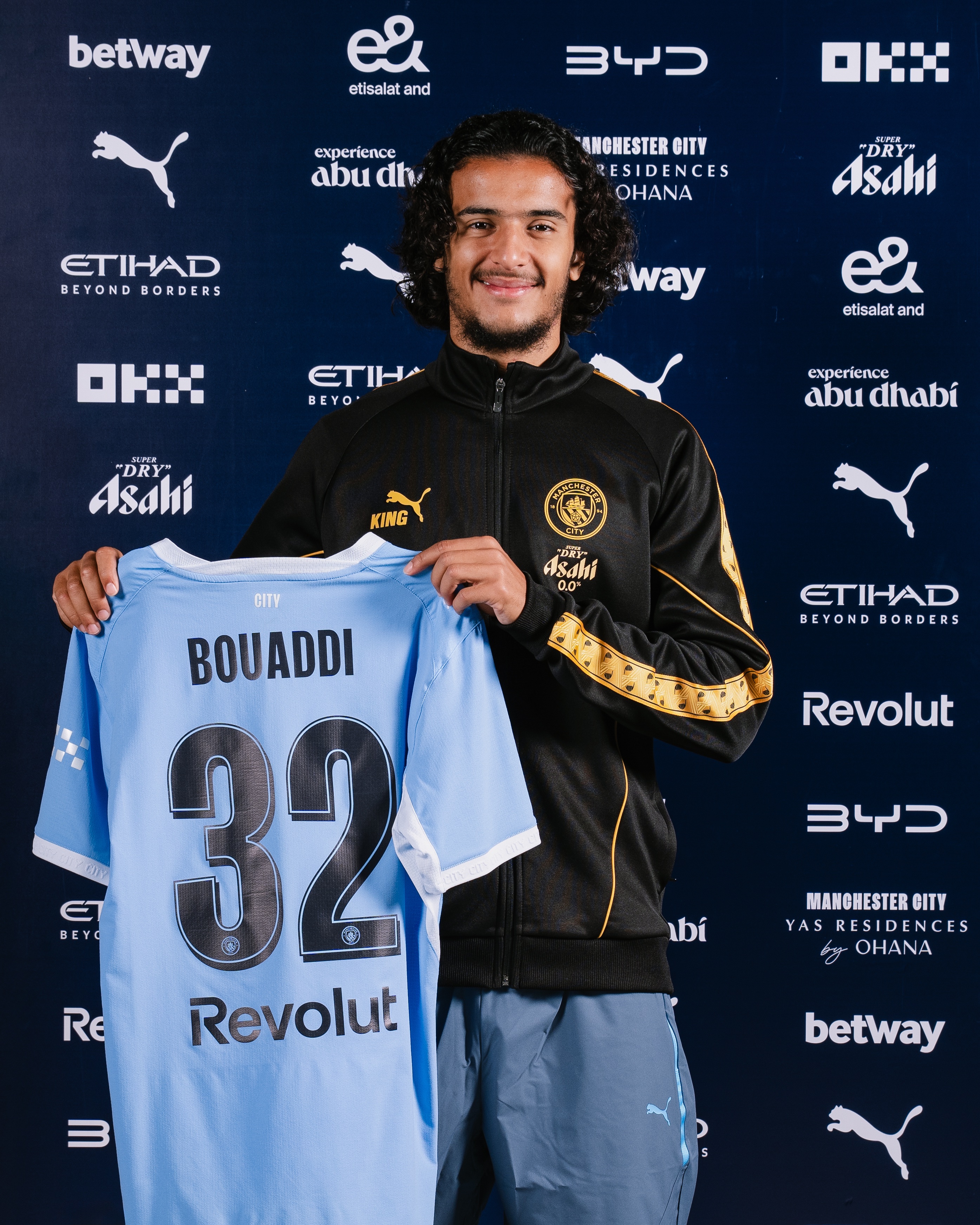 Bouaddi à Manchester City : « Je joue au football pour rendre ma famille fière »