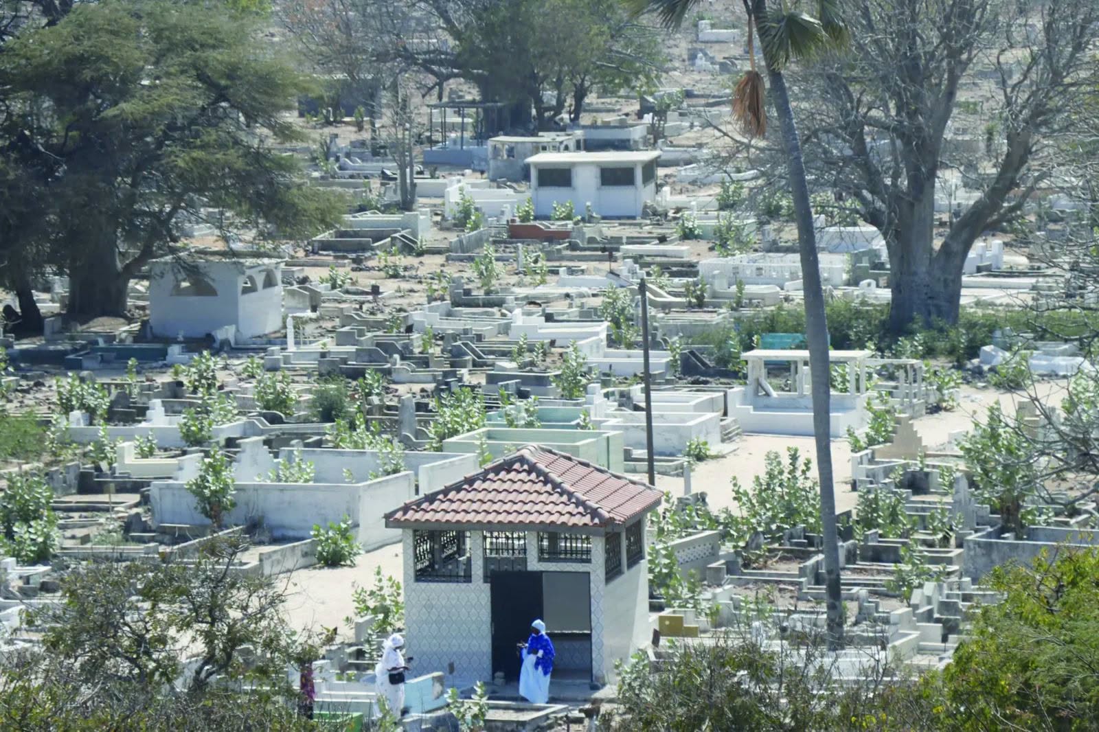 Cimetière de Soumbédioune : huit individus arrêtés en pleine nuit en train de...