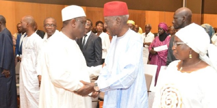 Décès de Cheikh Hamidou Kane : Macky Sall rend hommage à une grande figure intellectuelle du Sénégal