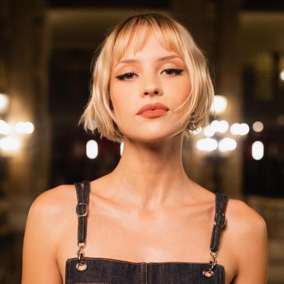 Musique : Angèle réinvente sa pop avec « Instinct », un album résolument électronique