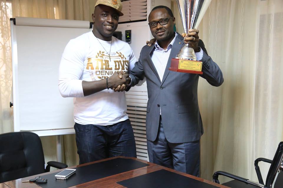 PHOTOS:Lac de Guiers 2, présente son trophée au DG du PRODAC, Jean Pierre Senghor