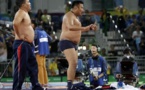 JO 2016: Leur lutteur prend une pénalité, ils arrachent leurs vêtements de rage devant les juges