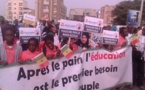 Les premières images de la marche contre la fermeture de l'ecole Yavuz Selim