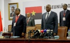 Angola: le président Dos Santos «part pour mieux rester»