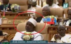 Le président Gambien, Adama Barrow se tape une sieste en plein Sommet des pays musulmans