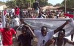 En Gambie, un groupe de jeunes veut manifester contre les délestages