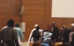 L'entrée de Khalifa Sall dans la salle d'audience 