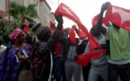 Macky Sall à Nouakchott: les Karimistes arborent des brassards rouges et manifestent