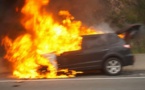 Dernière minute : Une voiture prend feu sur l'autoroute
