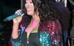 La chanteuse Titi en plein concert à Dakar