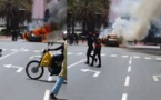 Une voiture prend feu devant le palais de la République